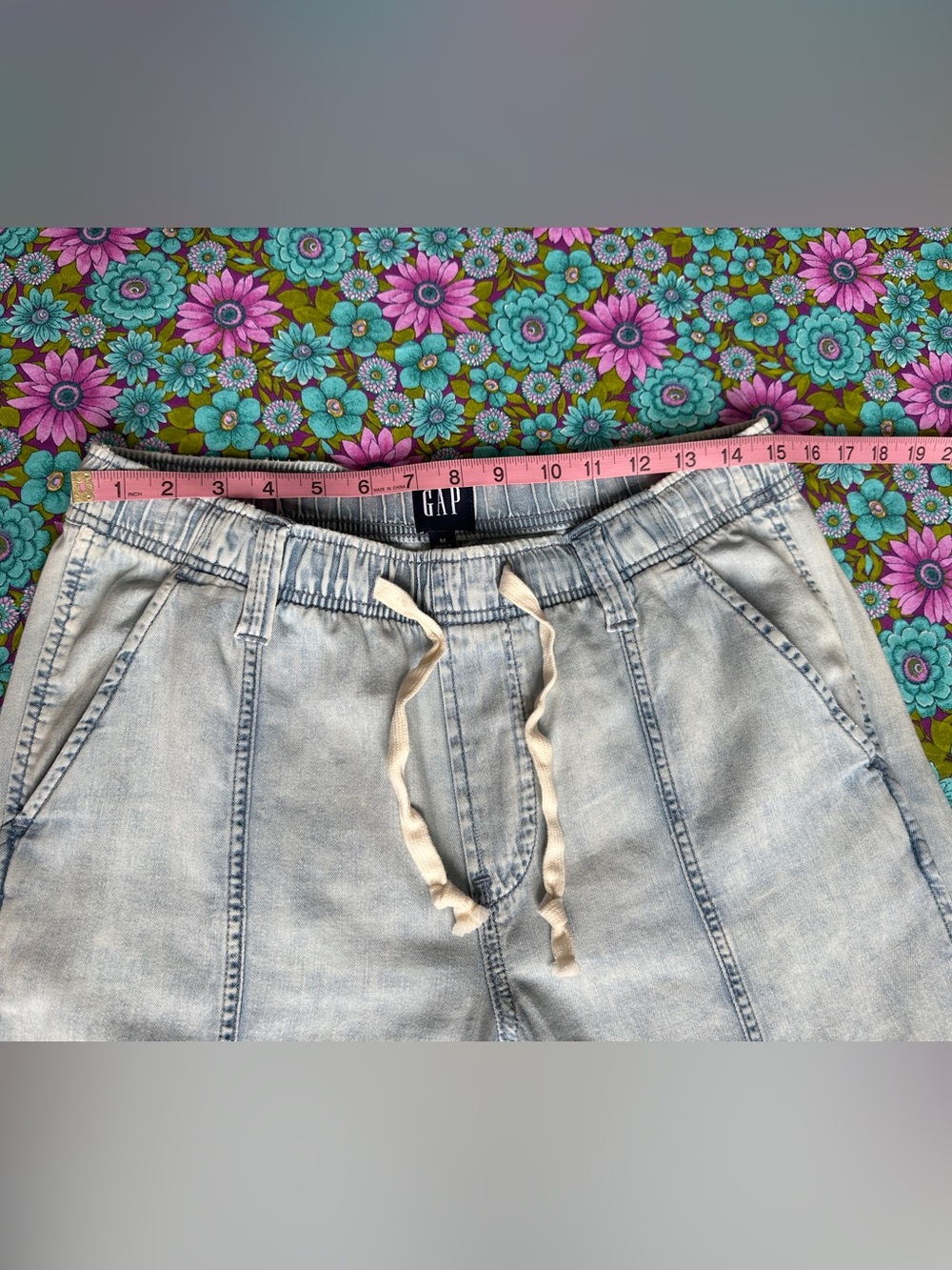 GAP Light Wash Wide-Leg Jeans - Picture 4 of 9